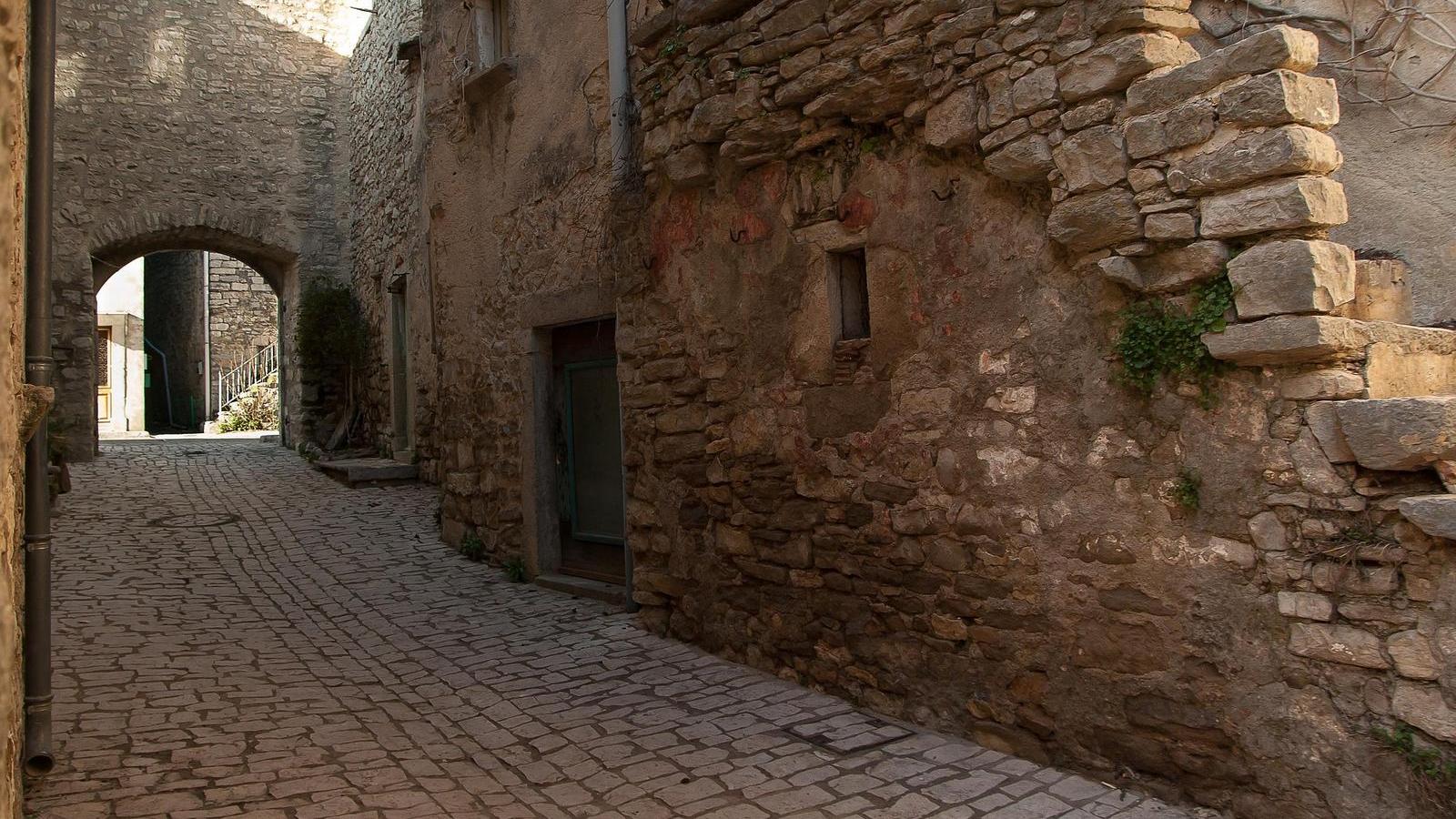 Un’Estate di Emozioni a Pietrelcina: Scopri il Programma degli Eventi